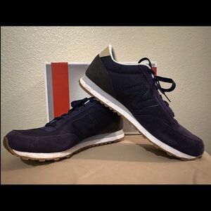 New Balance Men's Navy Sneakers